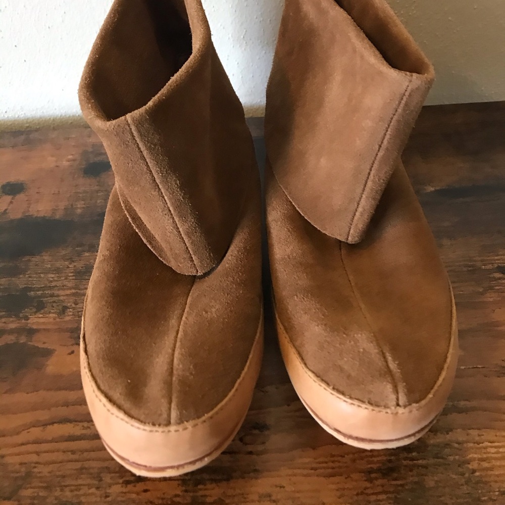 *Re-Posh* Brown Suede OluKai boots